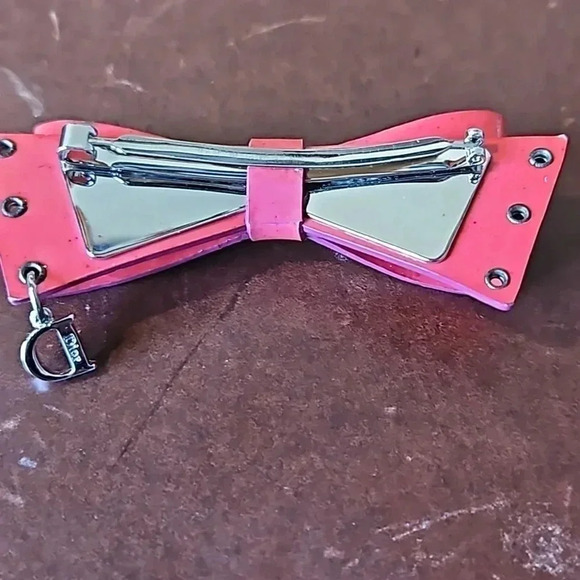 EXCLUSIVE: Dior Red Bow Pink Bracelet, Blue Journal and Pen Bundle in Gift bag - Picture 3 of 11